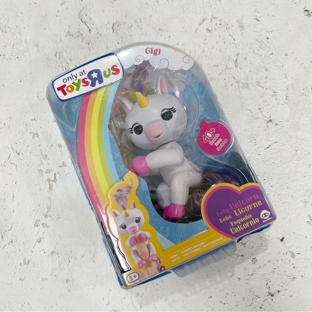 WOW WEE FINGERLINGS TOYS R US EXCLUSIVE BABY UNICORN